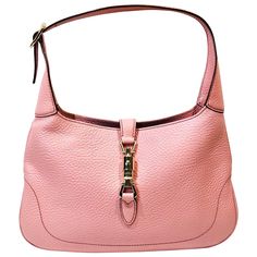 - Gucci 30cm pink leather jackie 1961 hobo shoulder bag. - Silver-toned hardware. - Interior: 1 open pocket and 1 zipper pocket - Size: Length: 30cm I Height: 20cm I Width: 3cm. Handle Drop: 18cm to 22cm. (adjustable strap) - Excellent vintage condition. Do not hesitate to write us if you have more questions. Vintage Gucci Jackie, 1st Dibs, Gucci Floral, Gucci Pink, Gucci Brand, Florence Tuscany, Retro Bags, Guccio Gucci, Gucci Outfits