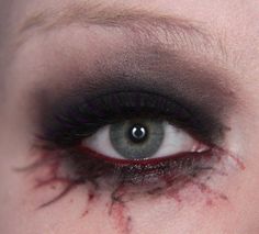 Makeup your Jangsara: Halloween tutorial: Scary sexy character Halloween Zombie Makeup, Zombie Halloween Makeup, Make Up Diy, Makeup Zombie, Halloween Make-up Looks