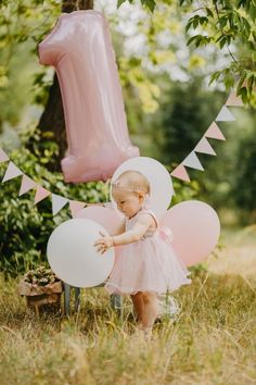 First Photoshoot Ideas, Smash The Cake Photoshoot, Outdoor 1st Birthday Pictures, First Birthday Family Photoshoot, 1 Year Birthday Photoshoot, First Birthday Picture Ideas, 1st Birthday Photoshoot Ideas, First Birthday Photo Shoot Ideas, Black Color Hairstyles