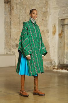 Cédric Charlier Pre-Fall 2019 collection, runway looks, beauty, models, and reviews. Cedric Charlier, Parallel Lines, Fall Styles, Fall 2022, Vogue Paris, Fashion Girl