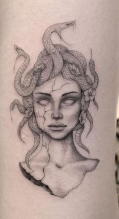 tattoo ideas Gotik Tattoo, Medusa Tattoo Design, Mythology Tattoos, Medusa Tattoo, Tattoo Style Drawings, Arm Tattoos, Simplistic Tattoos, Tattoo Design Drawings, Sleeve Tattoo