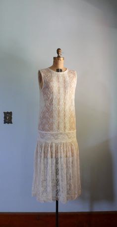 perfect for your casual outdoor wedding, or for your 1920s party. get the look without the fragility of a real 20s dress.  bust: 36 waist: open hips: 34 inches  fabric: synthetic lace condition: good. one very small stain, just ask for a photo. 1920s Dresses Casual, Summer Wedding Flapper Dress, Summer Gatsby Style Flapper Dress For Wedding, Vintage Summer Flapper Dress For Wedding, Summer Wedding Gatsby Style Flapper Dress, Fitted Vintage Flapper Dress For Summer, Spring Wedding Fitted Flapper Dress, 1920s Fitted Lace Dress, Vintage Lace Dress With Scalloped Lace For Summer