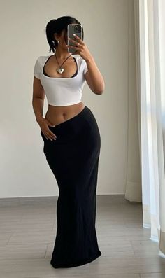 Street Style Outfits Black Woman, Aesthetic Clothes Black Women, Black Women Fashion Aesthetic, Clean Aesthetic Black Women, Pretty Skirt Outfits, Outfit Inspirations Black Women, Long Fitted Skirt Outfits, Sagittarius Outfits Aesthetic, Neosoul Outfits