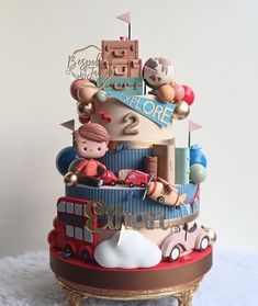 there is a very large cake with cars and people on it in the shape of a tower