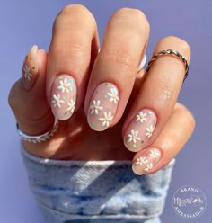 Oval Nails Designs, Red Nails Acrylic, Nails Acrylic Square, April Nails, Nails Flower, Easter Nail Art, May Nails, Daisy Nails, Her Nails