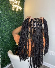 Soft Locs Back Length, Black Braiding Styles, Hair Styles Locks, Soft Locs Medium Length, Large Soft Locs, Shoulder Length Soft Locs, Medium Butterfly Locs, Fox Locs Hairstyles, Medium Locs Hairstyles