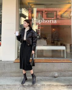 Autumn Aesthetic Outfit Japan, Winter Fashion Seoul, Fall Outfits Seoul, Korean Fashion 2023 Winter, Japan Autum Outfits, Korean Fashion 40 Year Old, Hongkong Ootd Winter, South Korean Fall Outfits, Korean Outfit For Winter