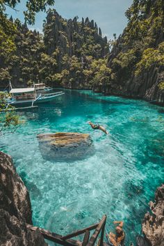 there are many boats in the blue water