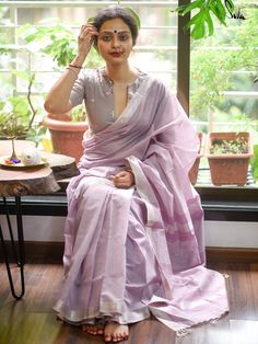 Sarees Combination, Blouse Back Designs, Blouses Saree, Saree Blouse Styles, Indian Sari Dress, Blouse Back, Sari Blouse Designs, Casual Indian Fashion, Saree Blouse Patterns