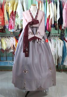 Korea National Costume, Hanbok Female, Modern Hanbok Dress, Traditional Korean Clothing, Korean Costume, Suit Korean, Cultural Design, Korean Skirt