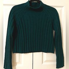 New Ae Crop Knit Sweater, Long Sleeves, Very Soft. Casual Green Cropped Long Sleeve Sweater, Fitted Green Cropped Sweater, Cozy Green Knit Cropped Sweater, Green Soft Knit Crew Neck Cropped Sweater, Green Long Sleeve Textured Cropped Sweater, Cropped Knit Sweater, Price Drop, Cropped Sweater, Mock Neck