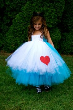 Alice Alice In Wonderland Costume, Wonderland Costumes, Chur, Tutu Costumes, Alice In Wonderland Party, Cute Costumes, Wonderland Party, Flower Girls, Costume Halloween