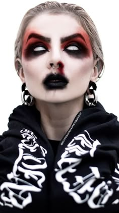 Creepy Black Makeup, Halloween Spooky Makeup, Dark Makeup Halloween, Halloween Makeup Male, Vampire Make Up, Male Halloween Makeup, Dead Makeup Look, Scary Vampire Makeup, Demonic Makeup