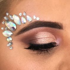 Makeup For Festivals, Coachella Makeup Ideas, Disco Eyes, Glitter Face Paint, Coachella Makeup, Bright Pink Lips, Sweat Proof Makeup, Face Rhinestones, Metallic Tattoo Temporary