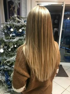 Gorgeous V-Shaped haircut ideas | Hairstyle tutorial ideas Few Layers In Long Hair, Layers On Pin Straight Hair, Long Rounded Haircut, Long Straight Dark Blonde Hair, Long Straight Ombre Hair, Haircuts For Long And Straight Hair, Long Hair Inspiration Straight, Pin Straight Layered Hair, Long Haircut Thick Straight Hair