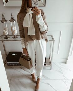 Nothingham blouse🕊 #style #look #ootd #fashion #instagram #inspiration #moda Style Casual Chic, Corporate Chic, Monochromatic Outfit, Blouse Style, Fashion Victim, Winter 2022, Work Outfits Women, Inspiration Mode