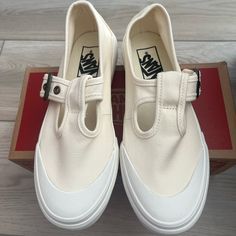 Vans Style 93 Nwt Women’s 6 Shoes Vans, Vans Style, Women's Vans, Womens Vans, Vans Shoes, Womens Shoes Sneakers, Shoes Sneakers, Size 6, Women Shoes