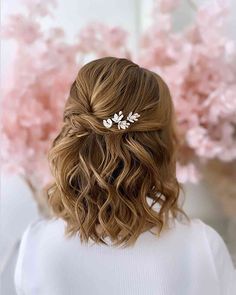 Low Ponytail Hairstyles, Wedding Hairstyles For Medium Hair, Aesthetic Hairstyles, Sophisticated Hairstyles, Wedding Hairstyles Medium Length, Ponytail Hairstyle, Mother Of The Bride Hair, Stunning Hairstyles, Up Dos For Medium Hair