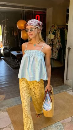 Rio Style Outfits, Beach Club Aesthetic Outfit, Costal Boho Outfits, Boho Chic Outfits 2024, Airport Outfit To Hawaii, Thailand Fashion Outfits, Casual Beach Outfit Ideas, Beach Vacation Outfits Aesthetic, Hawaii Aesthetic Outfits