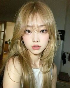 Oval Face Shape Aesthetic, Korean Oval Face, Korean Haircut For Heart Shaped Face, Korean Face Shape, Japanese Hair Color Ideas, V Triangle Face Shape, Heart Face Hairstyles, Bangs For Oval Face Shape, Hairstyle For Heart Shaped Face