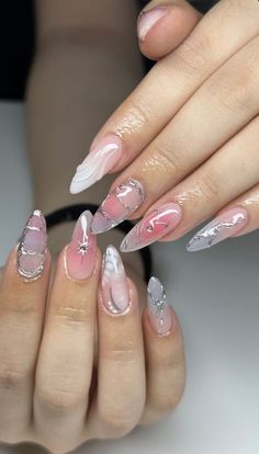 nail art Pink And White Almond Nails, Concert Nails, Summer Nail Ideas, Subtle Nails, Edgy Nails, Grunge Nails, Simple Acrylic Nails, Pretty Gel Nails, Almond Acrylic Nails