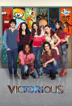 the cast of victorious is posing for a photo