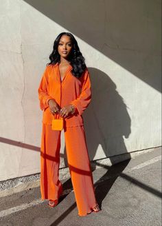 Margie Harvey Fashion, Trendy Minimalist Outfit, New Clothing Trends For 2023, Spring Skirt Outfits Black Women, Elegant Street Style Classy, Fall 2022 Fashion Trends Street Style Black Women, Functional Style Fashion, Casual Dress With Heels, Black Women Casual Outfits Street Style