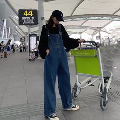 Sanha Astro, Women High Waist Pants, Overalls Vintage, Korean Outfit Street Styles, Overall Outfit, Jumper Outfit, Denim Jumper, Clothes Korean Style, Korean Streetwear