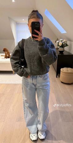 Winter Outfit Skirt, Sweatpants Aesthetic, Outfit Sweatpants, Outfit Ideas Street Style, Fall Outfit Aesthetic, Mode Ulzzang, Jean Outfit, Streetwear Outfit Ideas, Aesthetic Streetwear