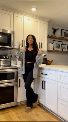 Legging Outfit, Trendy Mom Outfits, Easy Outfit, Trendy Mom, Comfy Outfit, Lazy Outfits, Different Outfits, Mom Outfits, Outfit Idea