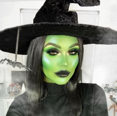 Adult Last Minute Halloween Costumes, Green Witch Makeup Halloween Pretty, Green Witch Halloween Costume, Green Witch Cosplay, Witch Face Paint Women, Wicked Witch Of The West Make Up, Witch Makeup Green