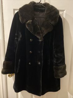 Borgazia Career Originals Women’s Faux Fur Coat Size 14. Preowned Vintage Very Good Condition, Shipped with USPS Priority Mail, Black Coat With Brown Collar And Cuffs, Double Breasted, One Button Missing, Rare Find, Some Staining On Inside Arms, 23 Inches Underarm, Sleeve Is 24 Inches, Shoulder Is 19 Inches, Length 32 Inches. Heavy Coat. 60s Fur Coat Outfit, Aesthetic Winter Coat, 70s Fur Coat, Jane Prentiss, Vintage Winter Outfit, Vintage Winter Outfits, Dreamy Clothes, Oc Fashion, Fur Coat Outfit