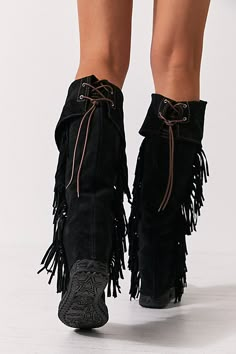 Fringe Boots Outfit, Fringe Clothes, Tassel Boots, Moves Like Jagger, Suede Moccasins, Fringe Boots, Stockholm Fashion, Footwear Design Women, Fringe Trim