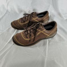 Women Merrell Cypress Choclate Brown Leather Lace Up Shoes Size 9. Reference pictures for more details. Feel free to message me with any more questions. Vintage Brown Leather Sneakers, Leather Lace Up Shoes, Reference Pictures, Up Shoes, Leather Lace, Bits And Bobs, Womens Oxfords, Lace Up Shoes, Leather And Lace