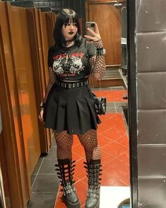 Rock Your Style with Confidence: Edgy Outfits Female 2024 - Fashion Tips Tricks Outfits Goth, Punk Clothing, Black Clothes, Rock Outfits, Looks Black, Punk Outfits