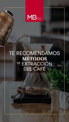 a coffee pot pouring water into a cup with the words metacoss de extraccin del cafe