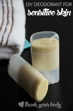 This homemade deodorant is my absolute favorite and perfect for sensitive skin. Plus it's easy to make and super effective it. Try it! Baking Soda And Honey, Homemade Deodorant Recipe, Baking Soda Shampoo Recipe, Deodorant Recipes, Diy Deodorant, Homemade Deodorant, Pasta Dental, Deodorant Stick