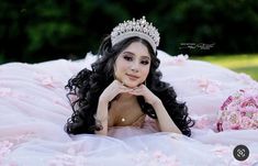 Sweet 16 Photoshoot Ideas Indoor, Cute Quince Picture Ideas, Quince Shoot Ideas, Picture Ideas For Quinceanera, Quiencera Photoshoot, Quince Photo Ideas Photoshoot, Quincenera Poses Photo Shoots Picture Ideas, Quince Foto Shoot Ideas, Photo Ideas For Quinceanera