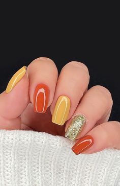 Eager to express your love for spring with your nails? Dive into our nails primaverili collection and discover designs that celebrate the beauty and vibrancy of the season. Love Splash, Leaves Changing Color, Unghie Nail Art, Gold Glitter Nails, Cute Nails For Fall, Colored Acrylic Nails, Fall Acrylic Nails, Nails 2021