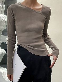 Avant Garde Business Casual, Easy Sophisticated Outfits, Business Casual Intern Outfits, Work Office Outfits Women, Muted Wardrobe, Asymmetrical Top Outfit, Asymmetrical Clothes, Asymmetrical Outfit, Gray Clothes