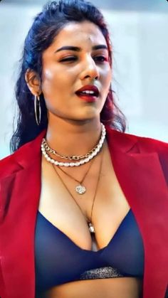 Vishnu Priya Anchor, Telugu Anchors, Nupur Sanon, Vishnu Priya, Nayanthara Hairstyle, Indiana Girl, Black Dress Fashion, Nicole Murphy