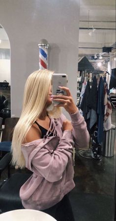 Ashy Toned Blonde Hair, Pretty Blonde Hair Colors, Blonde Top Dark Underneath, Long Blonde Hair Ideas, All Blonde Hair, Healthy Blonde Hair, Woodstock Photos, Barbie Blonde