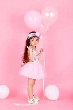 Princess Shot, Studio Photoshoot Ideas, Valentine Photo Shoot, Studio Poses, Pink Backdrop, Girl Birthday Decorations