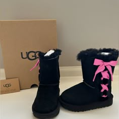 Impeccable Condition. Worn I Think Maybe Twice For A Very Short Period. They Are Practically Brand New. Black And Pink Color. Comes With Box And Card. They Are The Cutest Ever! Pink Girly Things Accessories, Pink Fur Boots, Juicy Couture Boots, Cute Uggs, Uggs With Bows, Cute Online Clothing Stores, Crocs Fashion, Pink Uggs, Pretty Sneakers