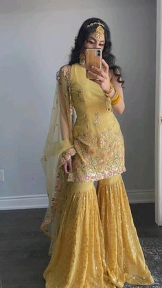 Desi Dress, Trendy Outfits Indian, Indian Outfits Lehenga, Traditional Indian Dress, Desi Fashion Casual, Pakistani Fancy Dresses, Sharara Suit, Indian Dresses Traditional, Desi Clothes