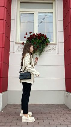 Classic Romantic Outfits, Romantic Outfits For Women, Nude Loafers Outfit, Beige Loafers Outfit Women, White Loafers Outfit Women, Beige Loafers Outfit, White Loafers Outfit, Mocassin Outfit, Loafer Outfits Women