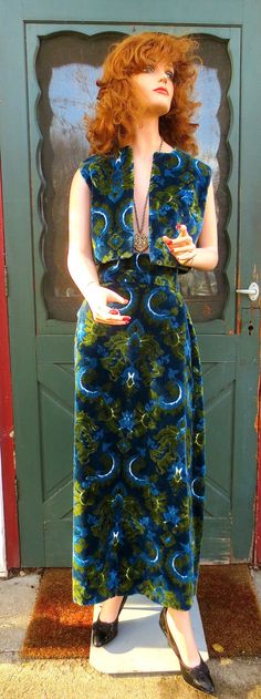 Vintage 1960s 1970's 2pc Velvet Tapestry Dress  by delilahsdeluxe, $63.50 Tapestry Dress, 1960s Party, Green Maxi Skirt, Mod Vintage, Green Paisley, Tapestry Fabric, Party Attire