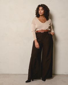 • Pantalon tailleur à jambes larges• Taille haute élastiquée au dos• Poches italiennes devant• Passants pour ceinture devant et dosLa ceinture n'est pas vendue avec le pantalon.<p>Matières : 89% polyester, 11% élasthanne<br /><br />Comment prendre soin de votre pantalon Thom : <br />Lavage à 30° délicat, laver avec des coloris similaires, blanchiment interdit, séchage tambour interdit, repassage 110° max, nettoyage à sec tous solvants norma Deep Autumn, Pantalon Large, Tailored Pants, Style Moderne, Fashion Inspo Outfits, 50 %, Wide Leg, Fashion Inspo, Pants