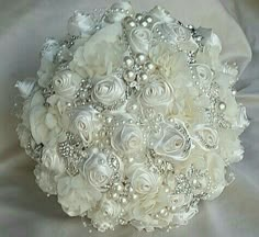 wedding garter with white flowers and pearls