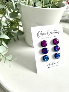 SIZE -12 mm MATERIAL -Polymer clay -Resin -stainless steel posts and backs -Circular shiny minimalist stud earrings set with glitter -handmade earrings -eye catching colour -lightweight earrings These handmade studs are perfect as a gift for a friend or yourself Gift Box Idea, Earrings Cool, Glitter Stud Earrings, Minimalist Earrings Studs, Minimalist Studs, Girlfriend Birthday, Best Gifts For Her, Lightweight Earrings, Stud Earrings Set